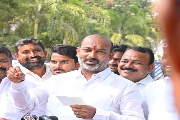 కాంగ్రెస్ నేతలపై దేశ ద్రోహం కేసు పెట్టాలి: బండి సంజయ్