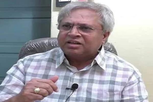 Telangana: తలుపులు మూసి  ‘తెలంగాణ బిల్లు ‘  ఉండవల్లి పాట ‘ఆ కుర్చీ మడత పెట్టి’ అనే సాంగంత హిట్ ఎప్పుడవుతుందో!