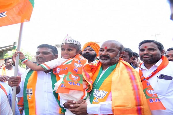 Bandisanjay: బండి సంజయ్ మలిదశ ప్రజాహిత యాత్రకు రూట్ మ్యాప్ రెడీ..