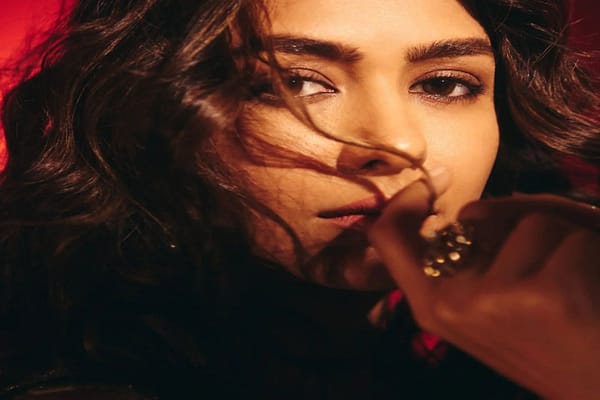 Actress: mrunalthakur mind blowing photos