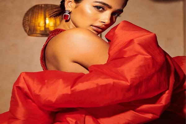 Actress: poojahegde stunning photos viral