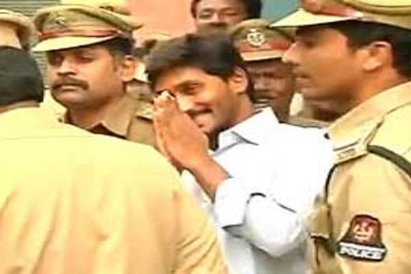 YsJagan: 12 ఏళ్లనాటి జగన్ అరెస్టును గుర్తుచేసిన రాధాకృష్ణకు జేజేలు పలుకుతున్న వైసీపీ
