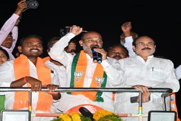 Bandisanjay: శ్రీరాముడి ఆక్షింతలను కించపర్చే స్థాయికి కాంగ్రెస్, బీఆర్ఎస్ నేతలు దిగజారారు: బండి సంజయ్