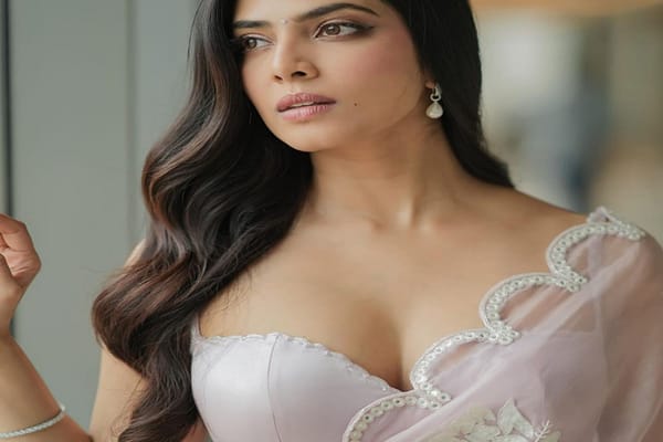 Actress :  Stunning beauty malavikamohanan mesmerizing photos..