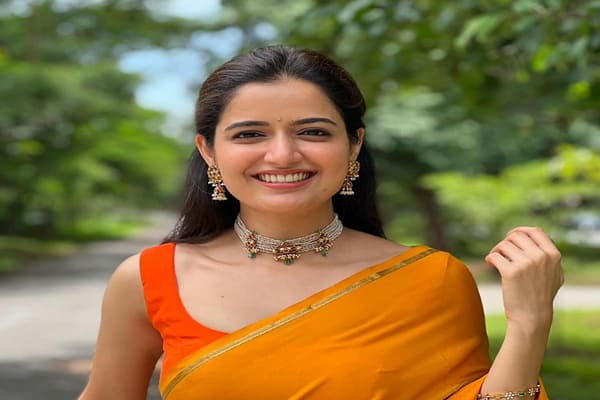 Actress: ashikarangnath Traditional attire..