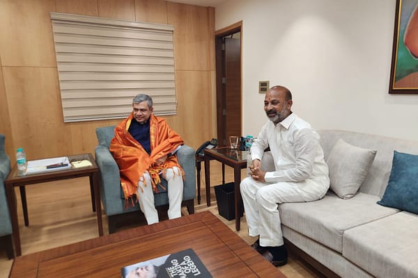 Bandisanjay: రైల్వే పనుల అనుమతికై కేంద్రమంత్రికి బండి సంజయ్ లేఖ..