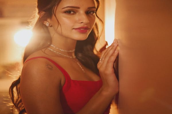 Actress: triptidimri Gorgeous..