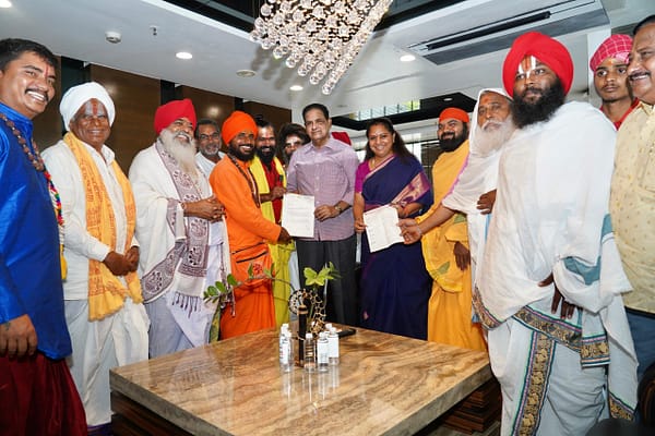 Hyderabad: టీటీడీ చైర్మన్ బీఆర్ నాయుడును కలిసి వినతులు చేసిన ఎమ్మెల్సీ కల్వకుంట్ల కవిత..!