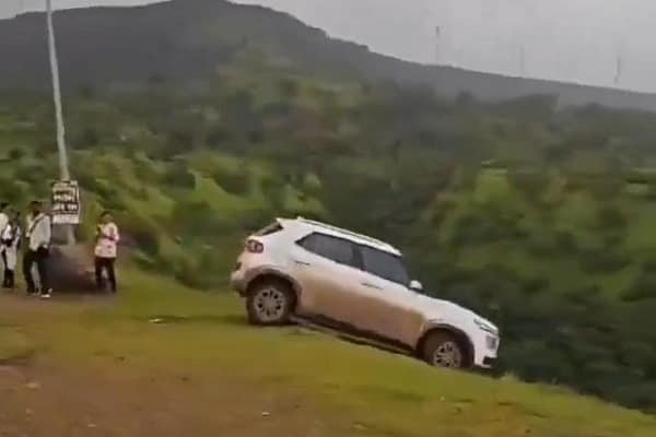 Maharashtra: Reels Obsession… Car Plunges 300 Feet into Gorge During Stunt..!!
