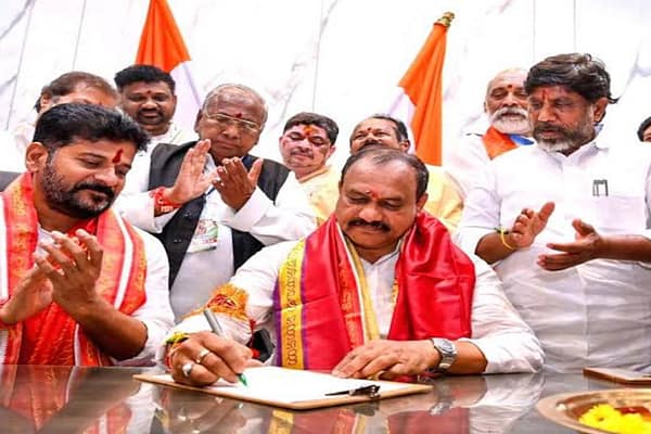 Telangana: టీపీసీసీ చీఫ్ వ్యూహాలు ఫలిస్తున్న వేళ..!!