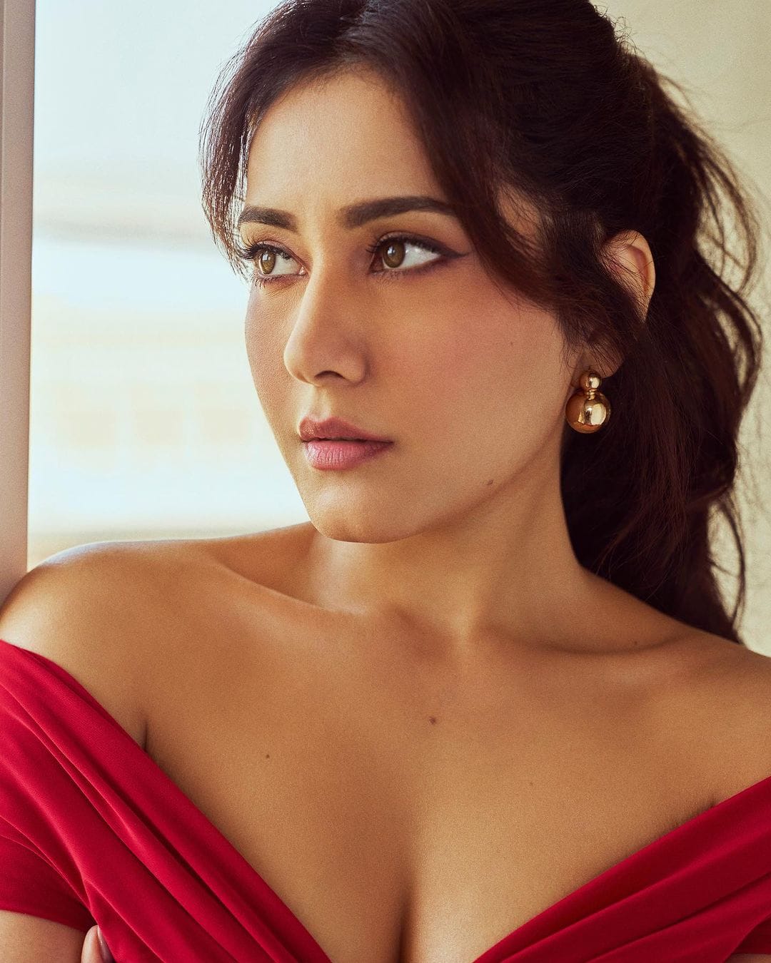 Raashiikhanna, Raashiikhanna hot,